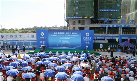 來(lái)賓市觀(guān)摩會(huì)在象州棚戶(hù)區(qū)改造項(xiàng)目舉行