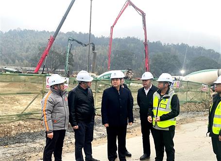 蒙勝益到第十分公司江西項目調(diào)研指導