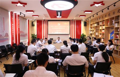 覃振華參加所在支部黨員大會(huì)